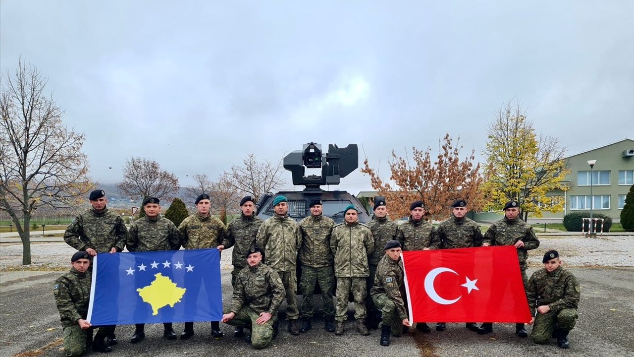 Türk Askerlerinden Kosovalı Askerlere 'Sarp Silah Sistemi' Eğitimi