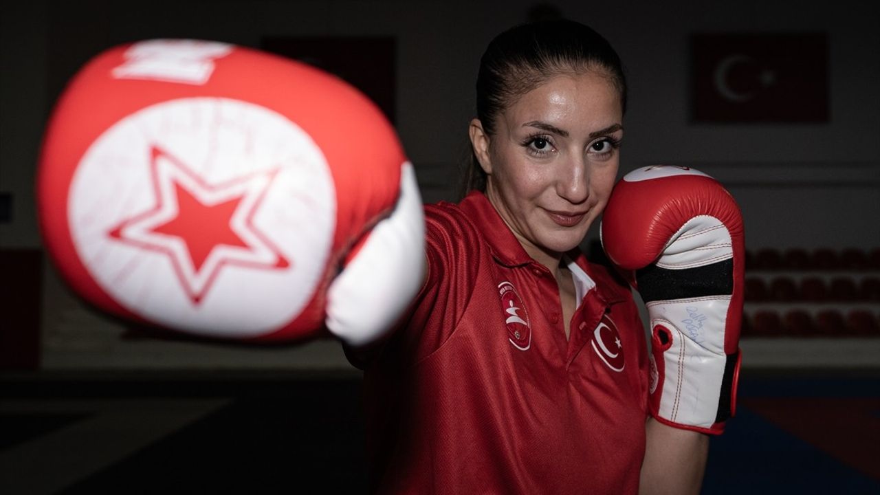 Türk Kadın Subaylar Avrupa Kick Boks Şampiyonası'nda Altın Madalya Kazandı