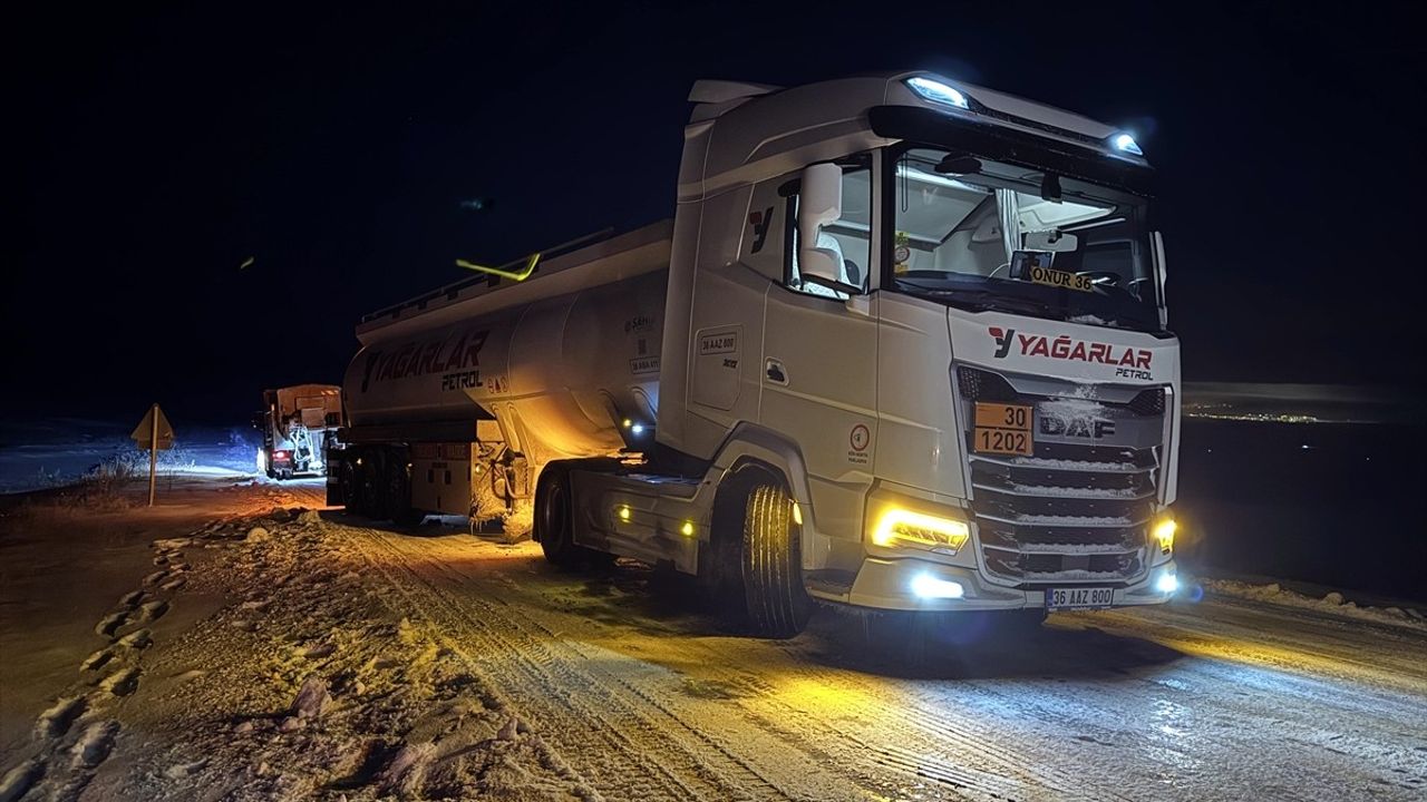 Türkgözü-Posof-Damal Kara Yolu Olumsuz Hava Koşulları Nedeniyle Tır Geçişine Kapandı