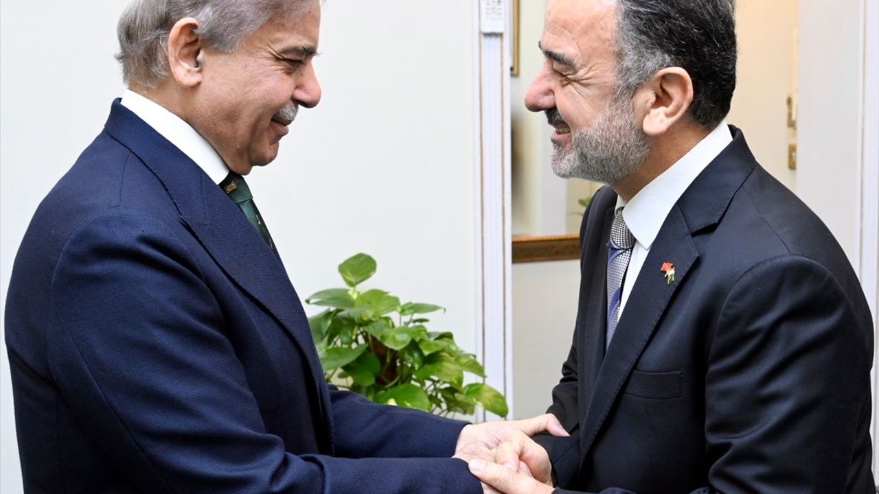 Türkiye'nin İslamabad Büyükelçisi Neziroğlu'ndan Başbakan Şerif'e Ziyaret