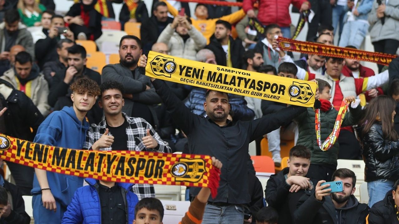 Uğur Okulları İstanbulspor, Yeni Malatyaspor'u 4-1 Mağlup Etti