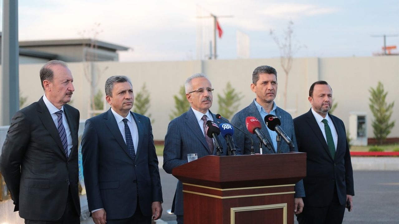 Ulaştırma ve Altyapı Bakanı Uraloğlu, Antalya Havalimanı Genişletme Projelerini Açıkladı