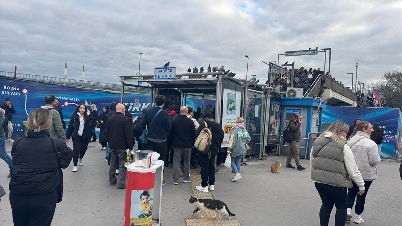 Üsküdar-Samandıra Metro Hattı'nda Arıza ve Yoğunluk Sorunu