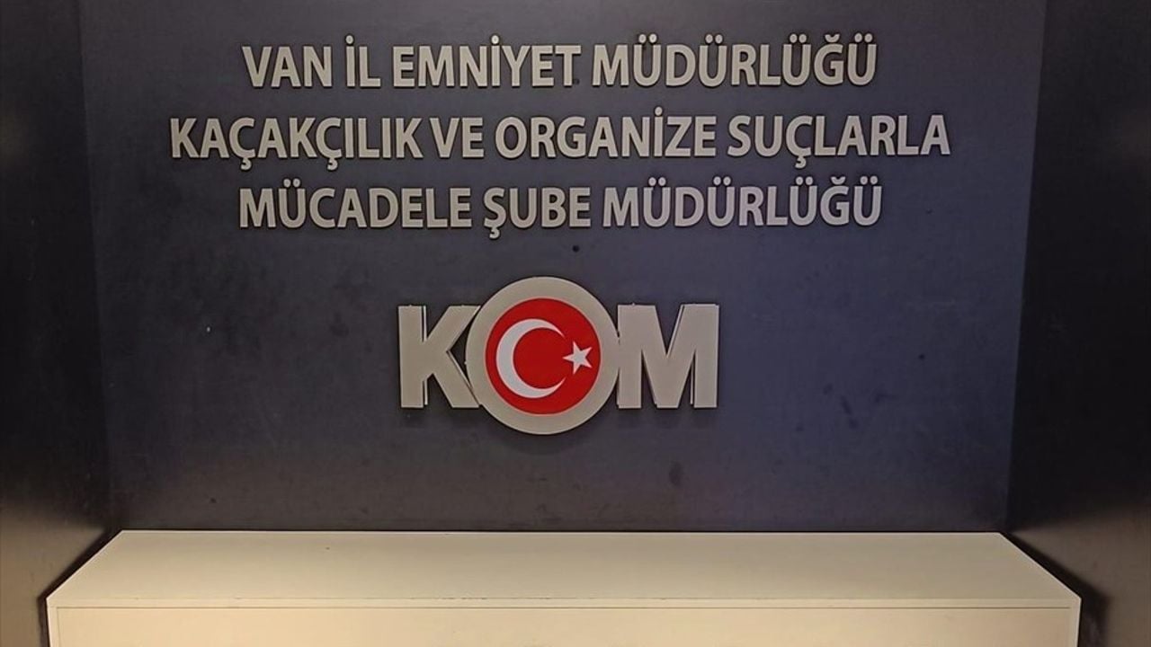 Van'da 20 Kilogram Külçe Altın Gümrük Kaçağı Olarak Ele Geçirildi