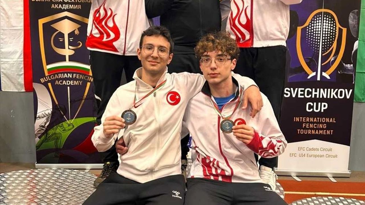 Yıldız Erkek Kılıç Milli Takımı, Bulgaristan'da Bronz Madalya Kazandı