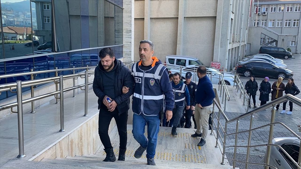 Zonguldak'ta Trafik Kazası Sonrasında Bıçaklı Kavga: 8 Zanlı Gözaltında