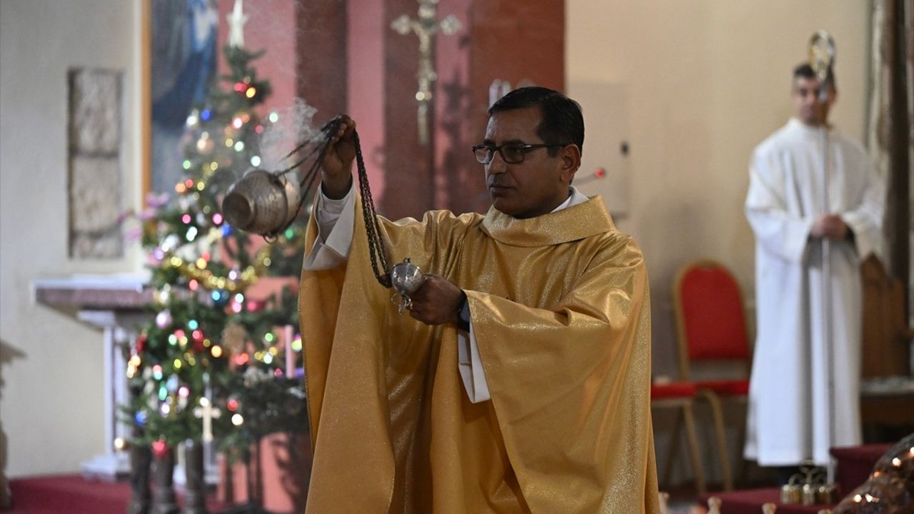 Adana'da Bebekli Kilisesi'nde Noel Ayini Kutlandı