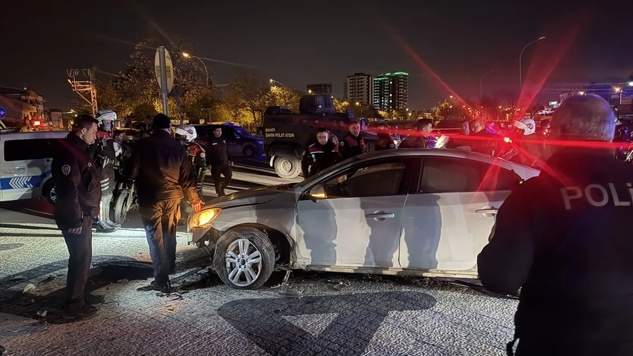 Adana'da Kovalamaca Sonrası Devrilen Motosiklette 2 Polis Yaralandı