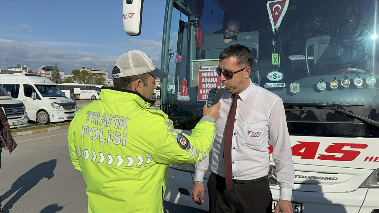 Adana'da Şehirler Arası Yolcu Otobüslerinde Yılbaşı Denetimi Gerçekleştirildi