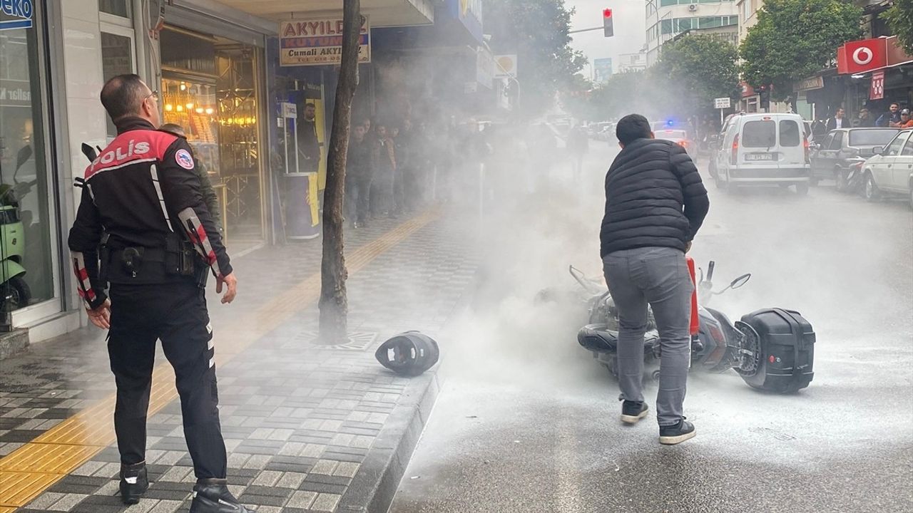 Adana'da Sürekli Arızalanan Motosiklet Ateşe Verildi