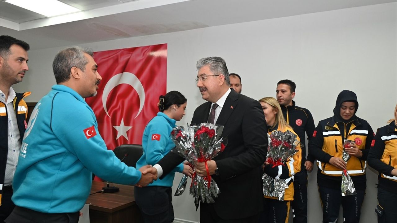 Adana ve Osmaniye'de 'Fermuar Sistemiyle Yaşama Yol Ver' Kampanyası Tanıtıldı