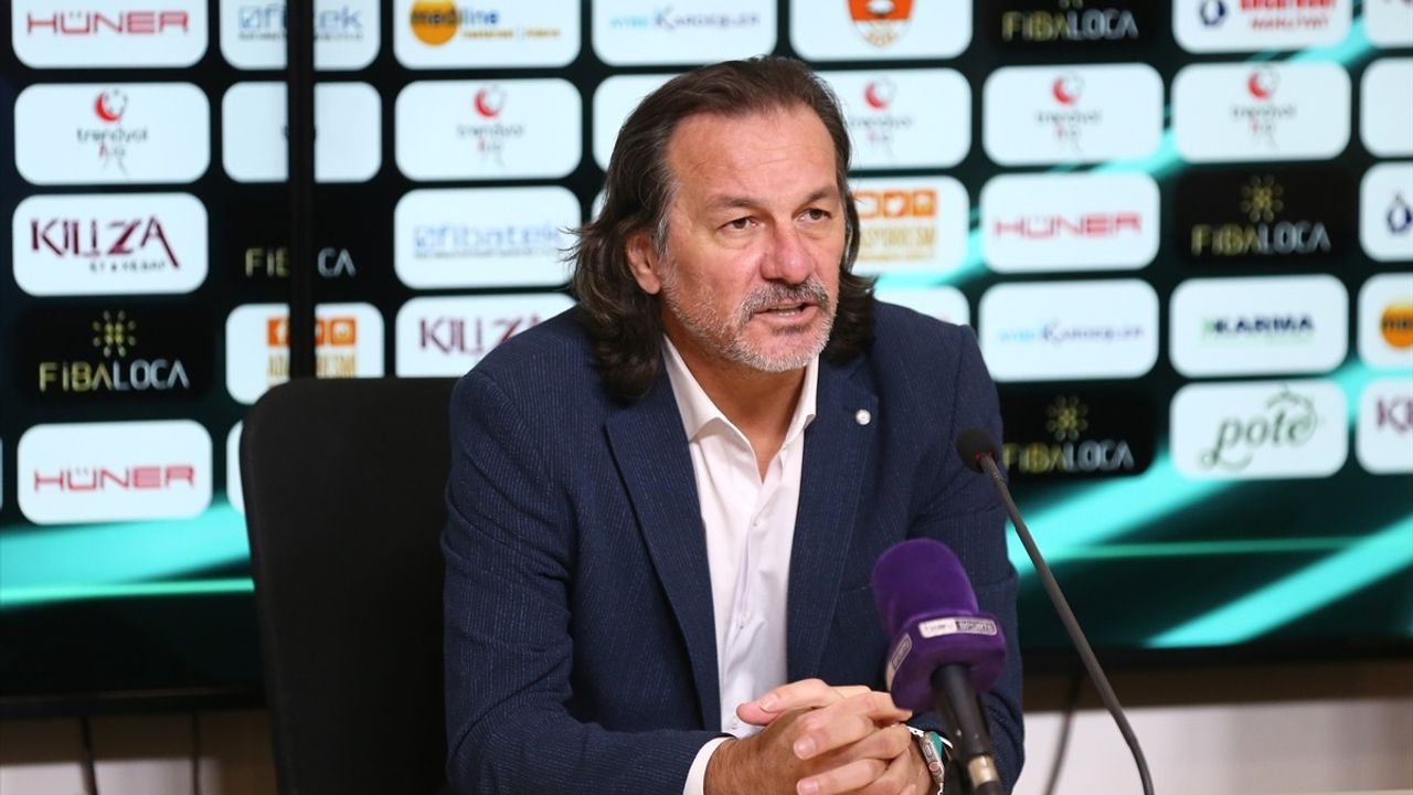 Adanaspor, Yeni Malatyaspor'u 3-1 Yenerek Galibiyeti Renkli Duygularla Kutladı