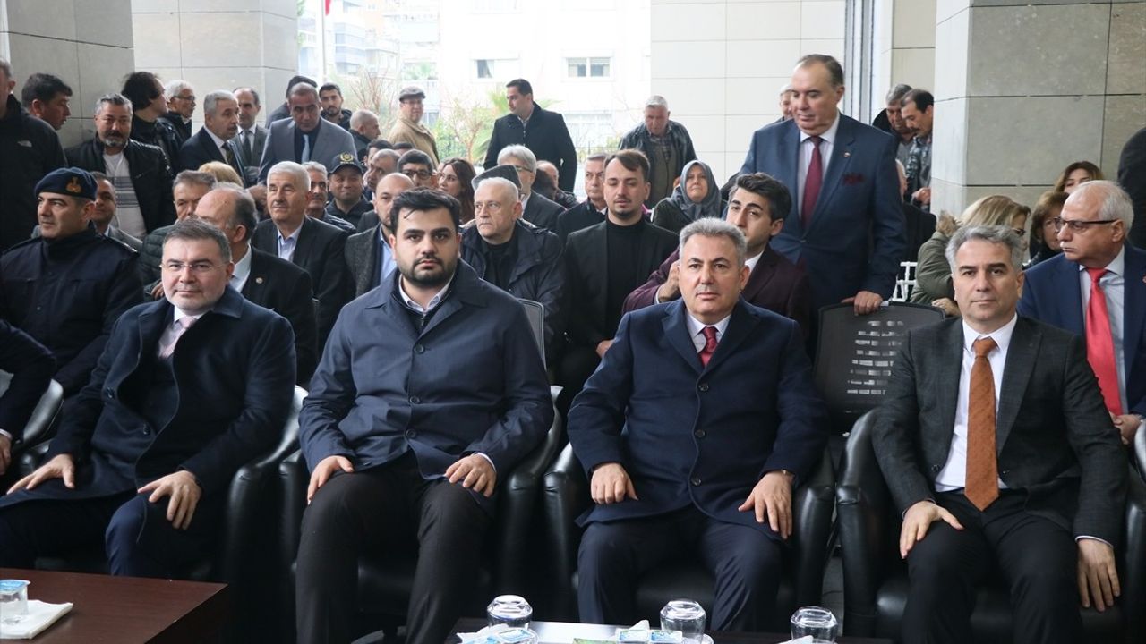 AK Parti'li Eyyüp Kadir İnan, İzmir'de Sessiz Devrimleri Vurguladı