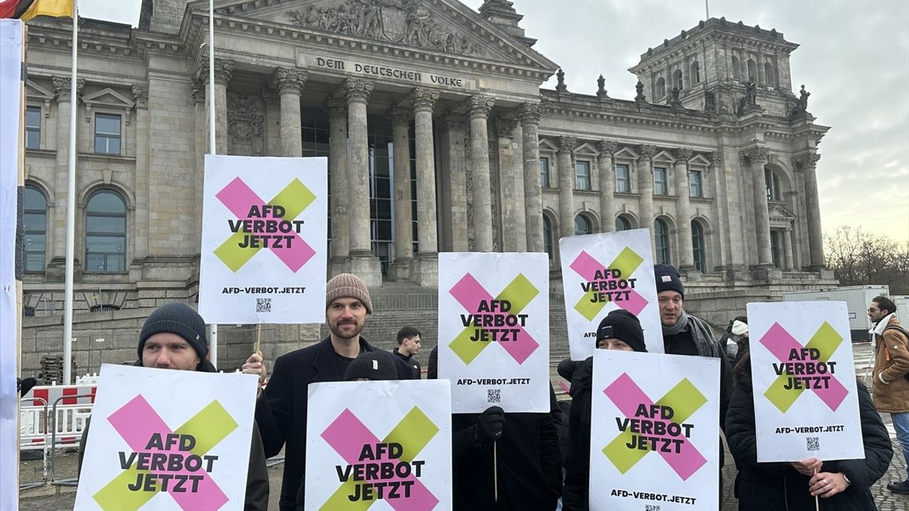 Almanya'da STK'lerden Milletvekillerine AfD'nin Yasaklanması İçin Destek Çağrısı