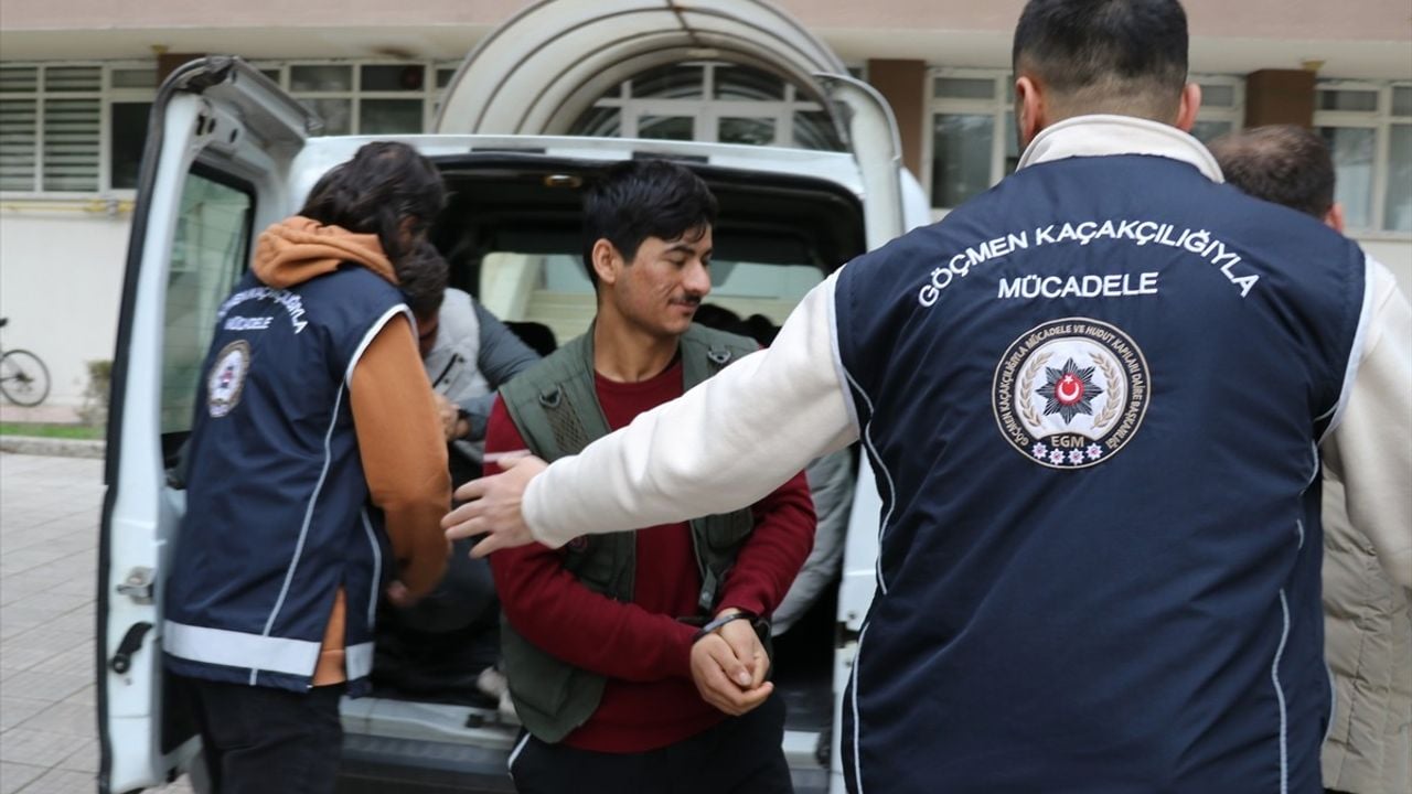 Amasya'da Yol Kontrolünde Düzensiz Göçmenler Yakalandı