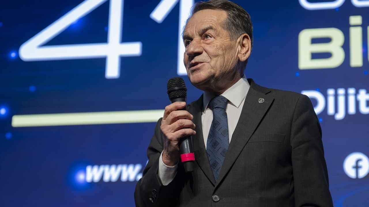 Anadolu Ajansı, Türkiye Bilişim Derneği'nden 'Yılın Bilişim Medyası' Ödülünü Aldı