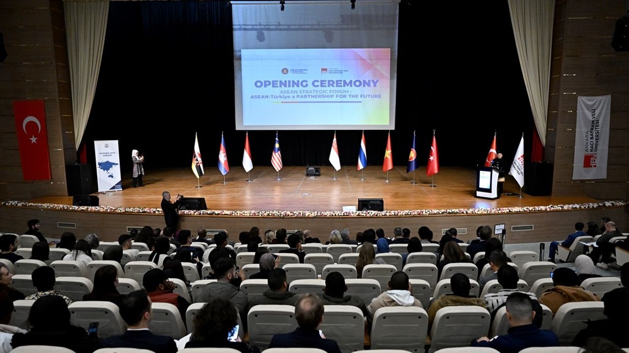 Ankara'da 'ASEAN-Türkiye Ortaklığı: Gelecek İçin Fırsatlar ve Zorluklar' Programı Düzenlendi