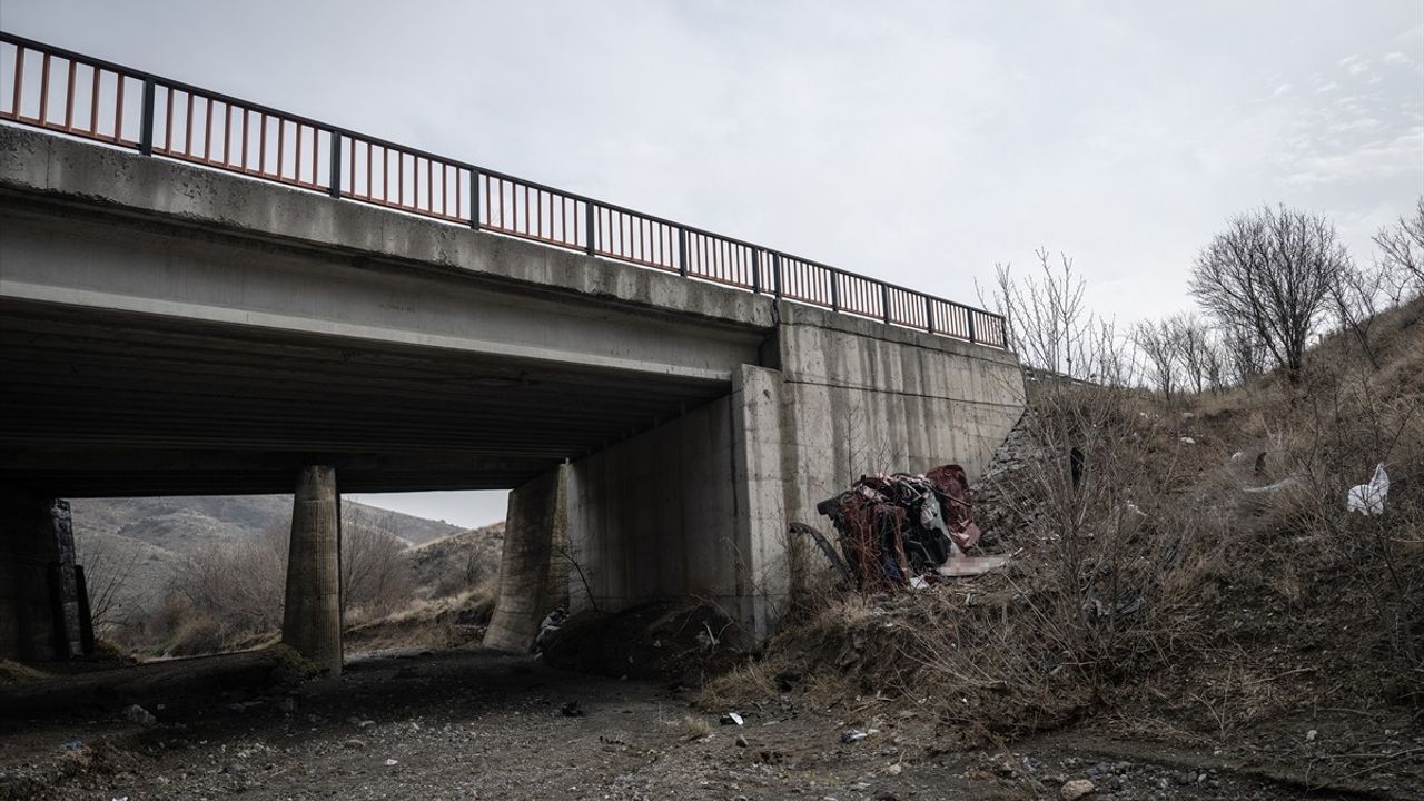 Ankara'da Köprülü Kavşaktan Düşen Otomobilde 5 Kişi Hayatını Kaybetti