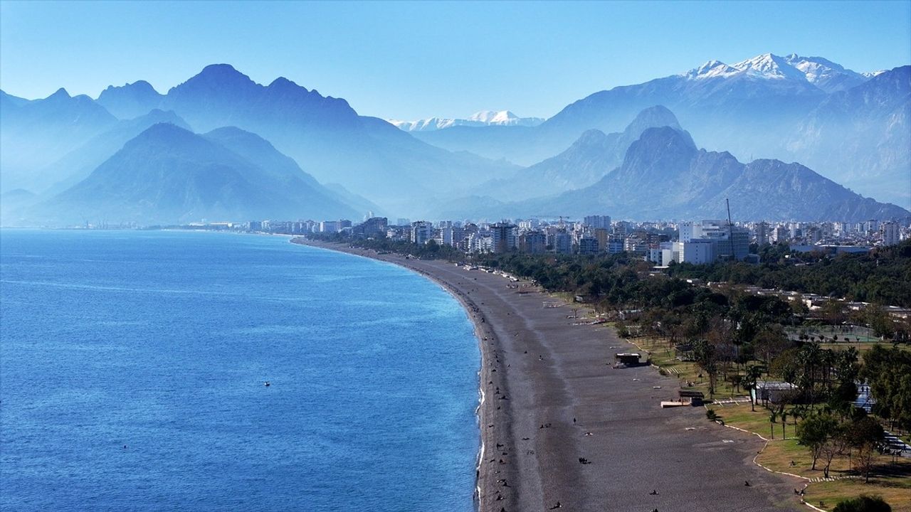 Antalya'da Kış ve Bahar Bir Arada: Deniz Keyfi