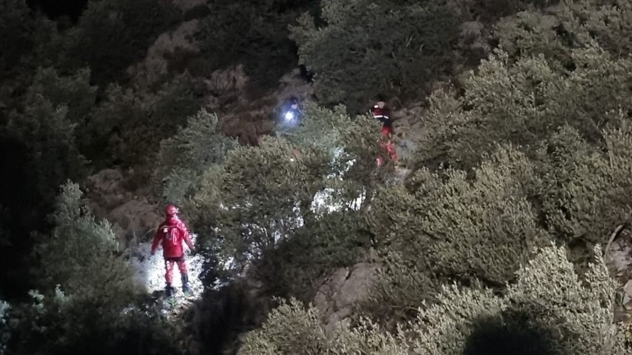 Antalya Kaş'ta Mahsur Kalan 3 Kişi Kurtarıldı