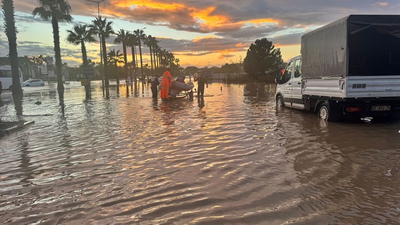 Antalya Valisi Hulusi Şahin'den Manavgat'taki Şiddetli Yağış Açıklaması
