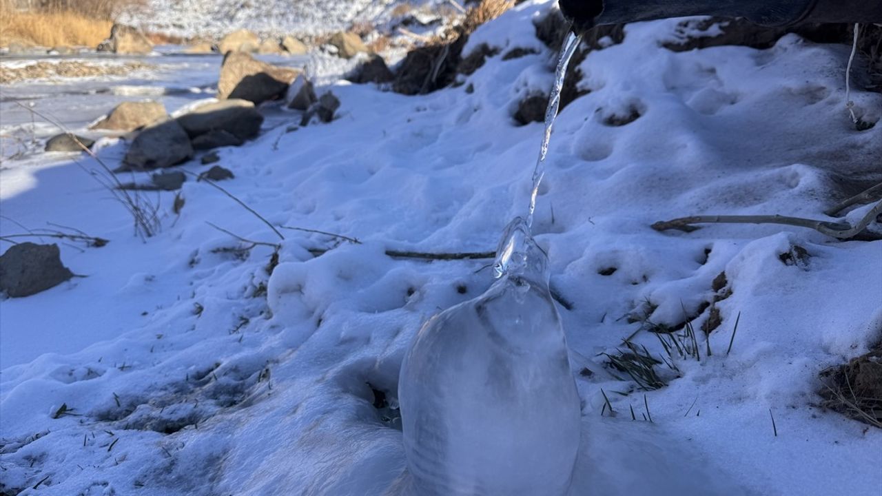 Ardahan ve Ağrı'da Dondurucu Soğuklar Doğayı Etkisi Altına Aldı