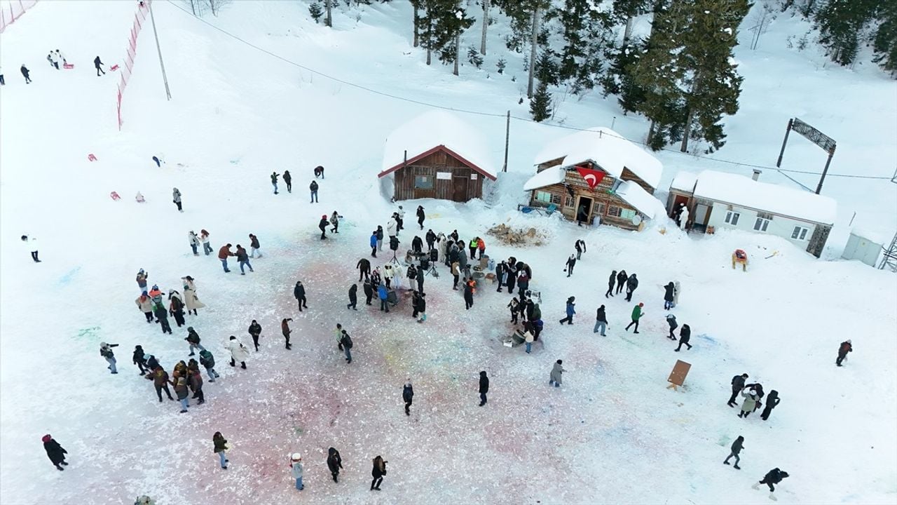 Artvin'de 7. Geleneksel Kar Şenliği Coşkuyla Gerçekleşti