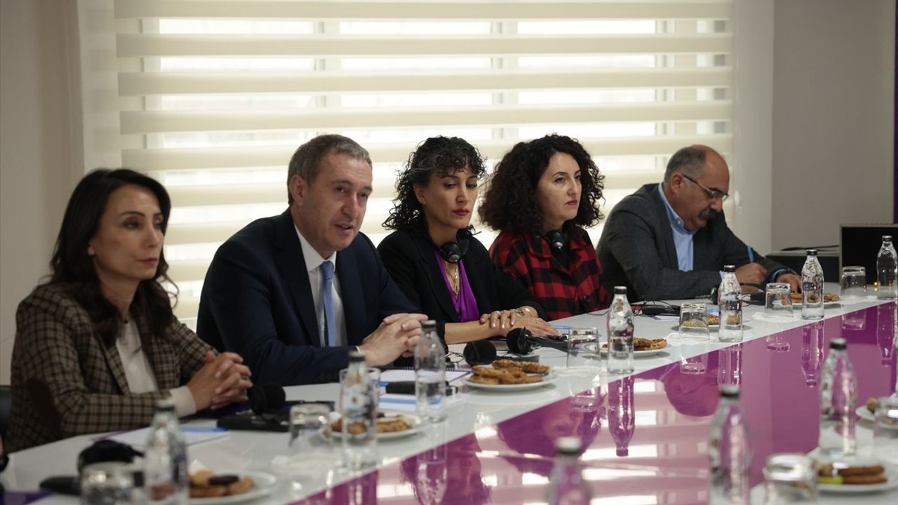 Avrupa Parlamentosu Türkiye Raportörü Nacho Sanchez Amor, DEM Parti'yi Ziyaret Etti