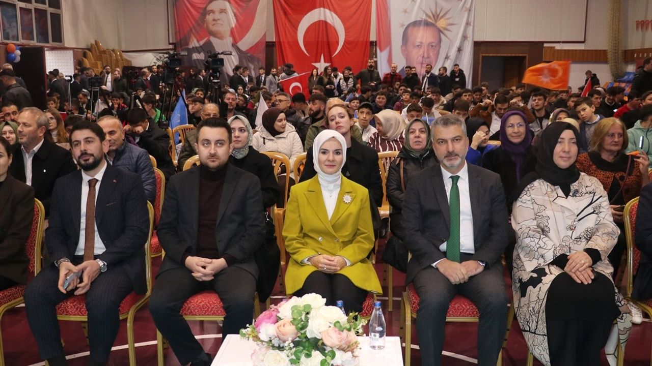 Bakan Göktaş, Gençlere Hitap Etti: "Geçmişten Güç Alarak Geleceği İnşa Edeceğiz"