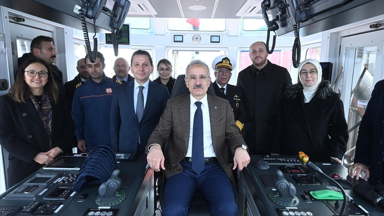 Bakan Uraloğlu, Kurtarma Römorkörlerinin Teslim Töreninde Denizcilik Başarılarını Açıkladı