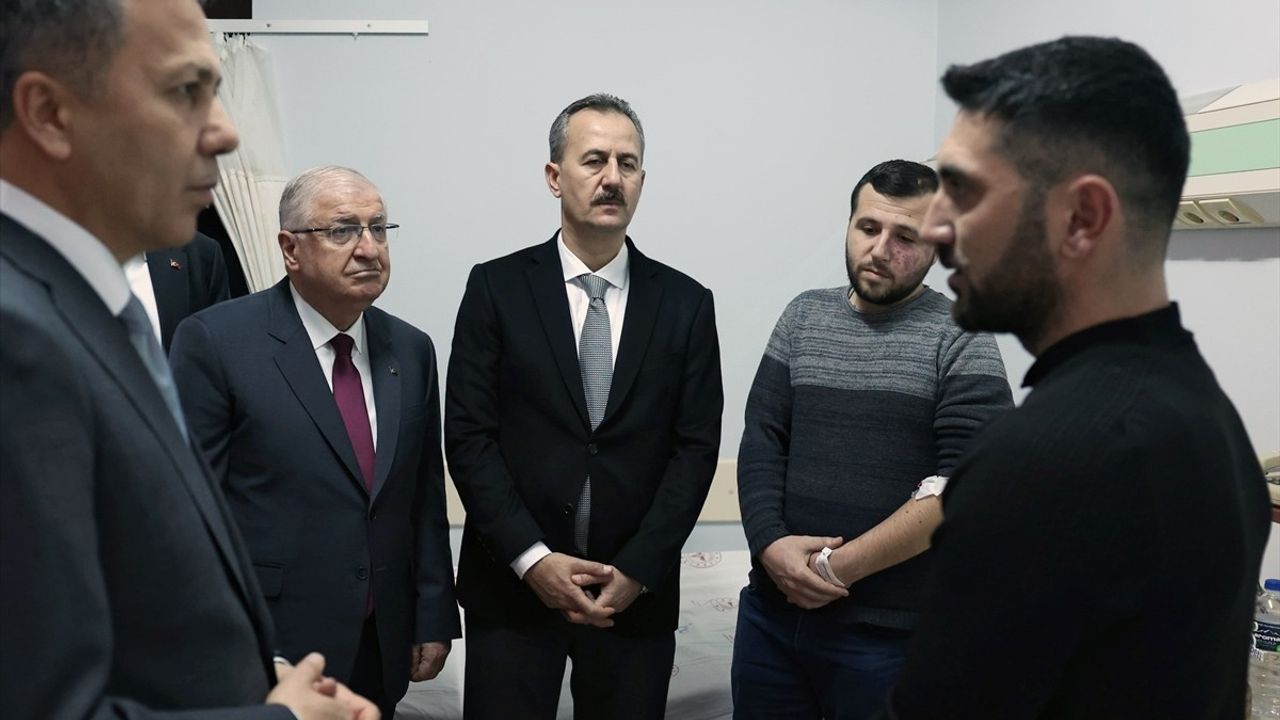 Bakanlar Yerlikaya, Güler ve Işıkhan, Balıkesir'deki Patlamada Yaralananları Ziyaret Etti