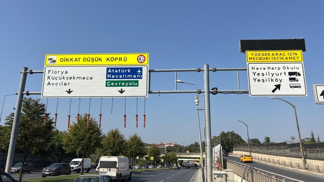 Bakırköy'deki Alt Geçitte Yol Kotunun Düşürülmesi İçin Çalışmalar Başladı