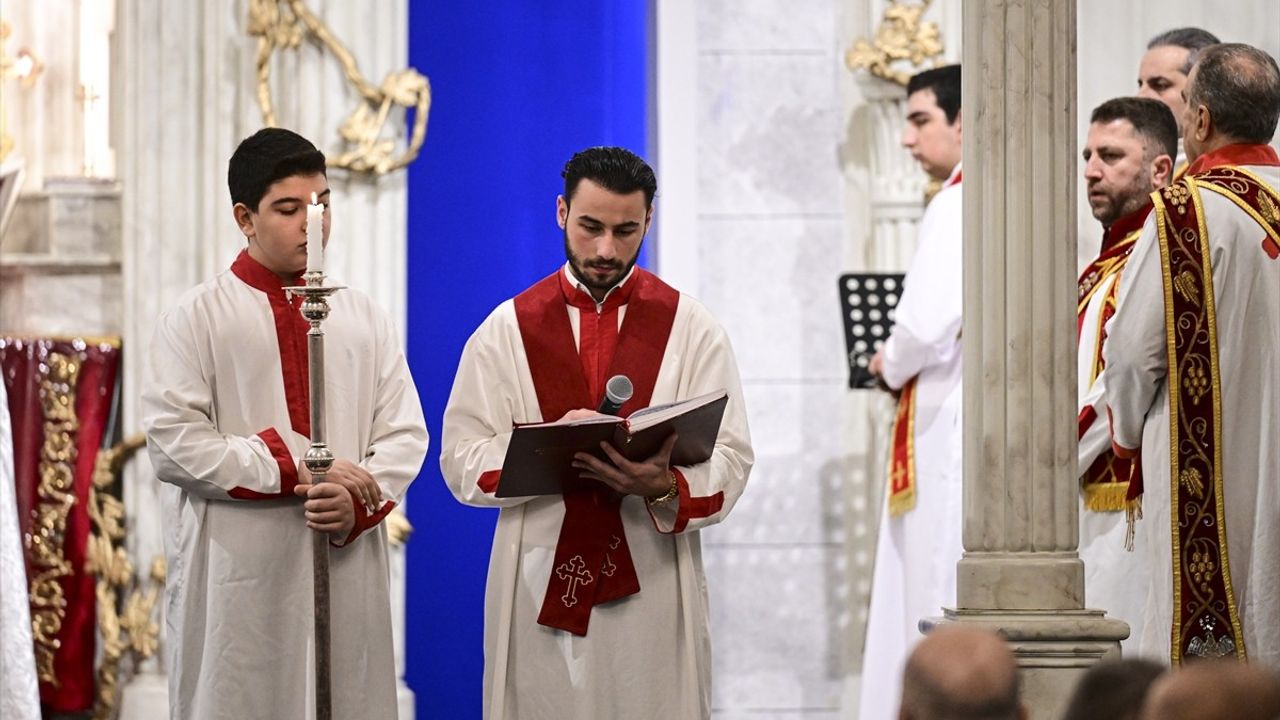 Bakırköy'deki Mor Efrem Süryani Kadim Kilisesi'nde Noel Ayini Gerçekleşti