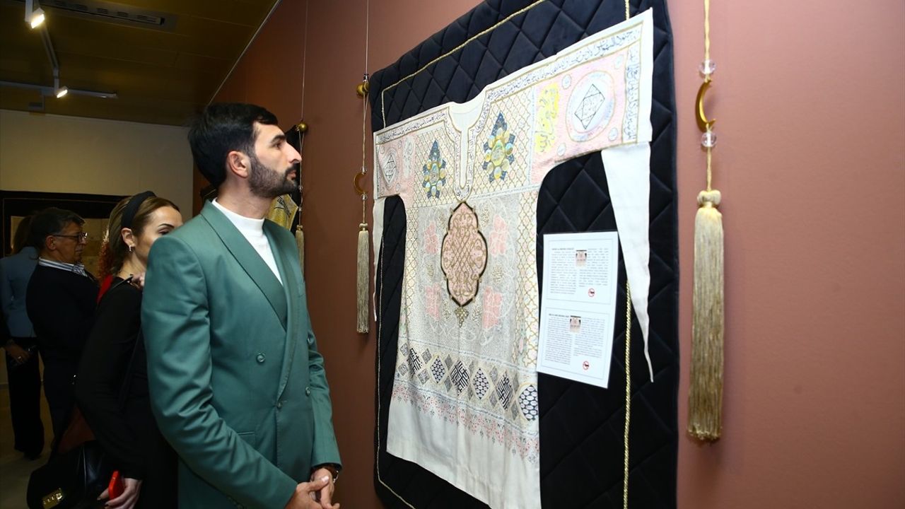 Bakü'de 'Dualı Sultan Gömlekleri' Sergisi Açıldı