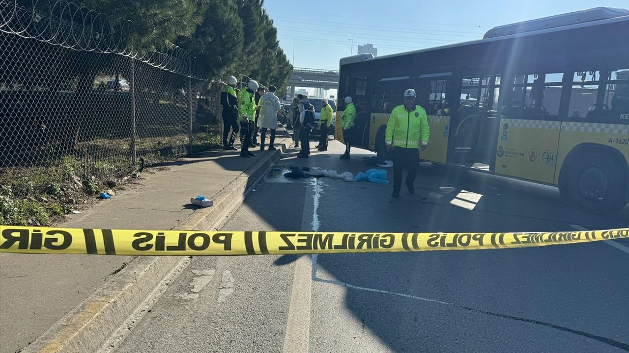 Başakşehir'de İETT Otobüsü Yayalara Çarptı: 1 Ölü, 1 Yaralı