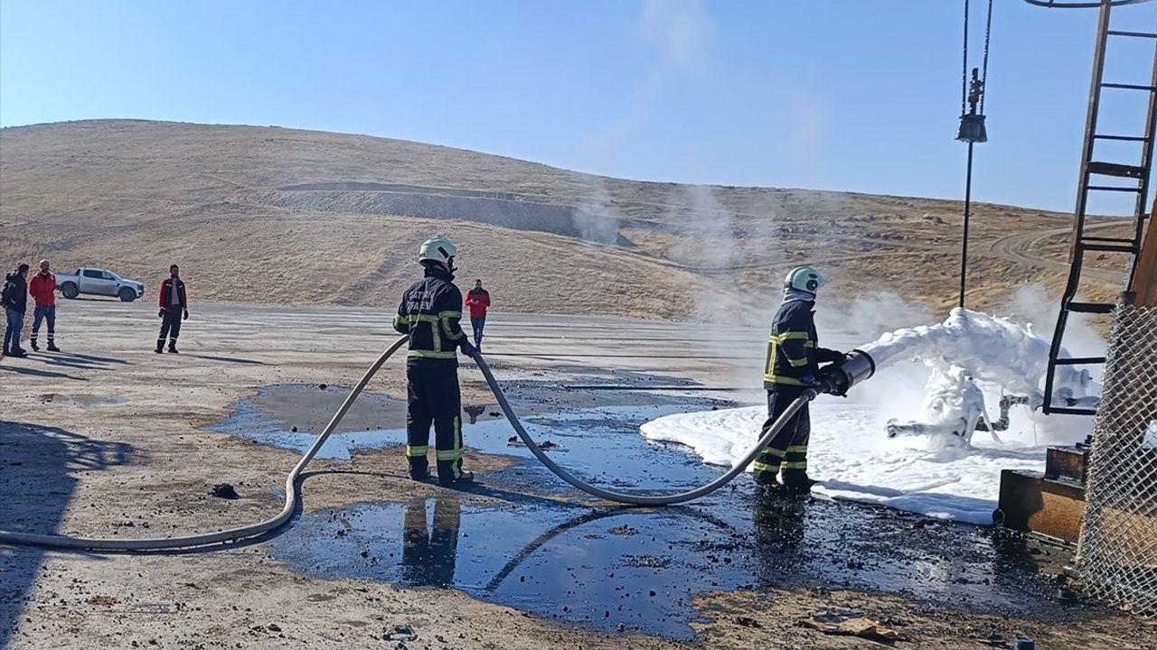 Batman'daki Petrol Kuyusundaki Yangın İtfaiye Ekiplerince Söndürüldü