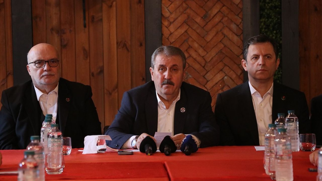 BBP Genel Başkanı Destici, Yeni Anayasa Taslağını Gözden Geçirecek Akademik Kurul Oluşturulacağını Açıkladı