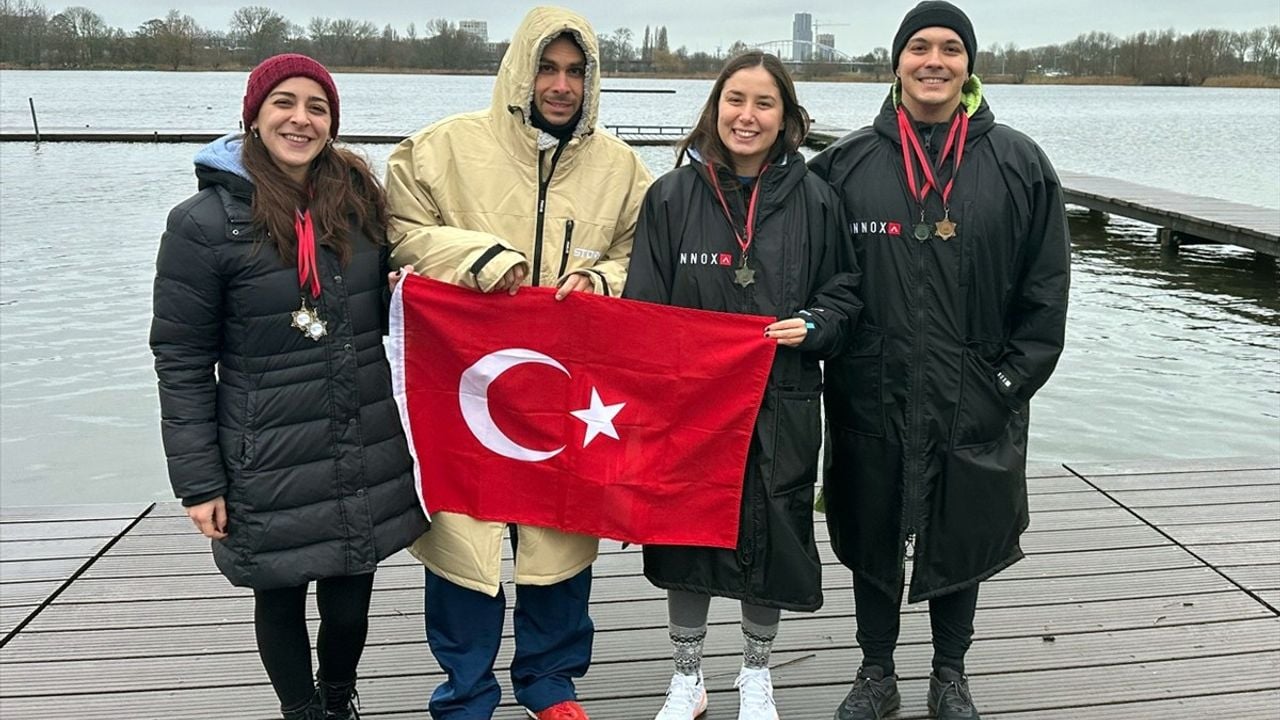 Bengisu Avcı, Uluslararası Buz Yüzme Şampiyonası'nda 3 Altın Madalya Kazandı