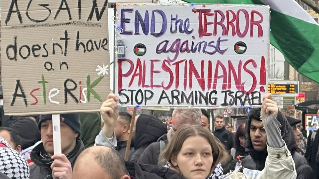 Berlin'de İsrail'in Gazze ve Lübnan Saldırılarına Protesto