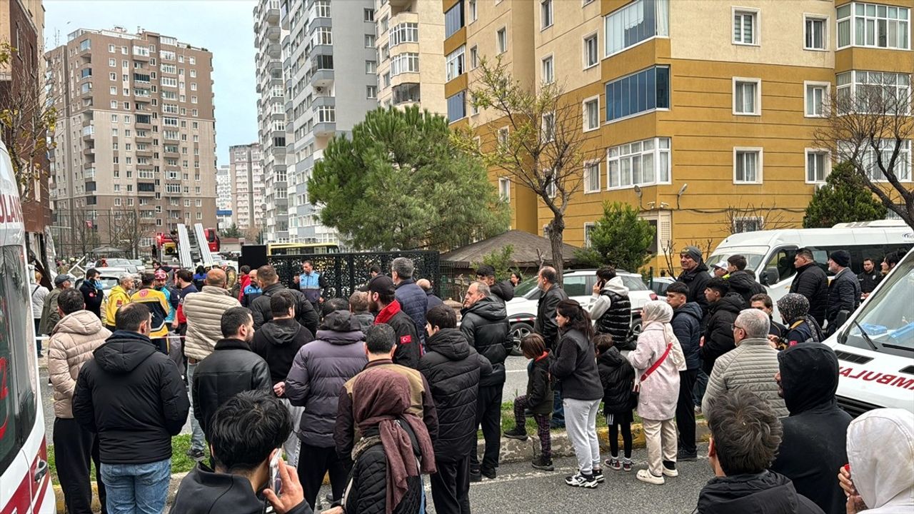 Beylikdüzü'nde Doğal Gaz Patlaması: Binada Hasar Oluşti