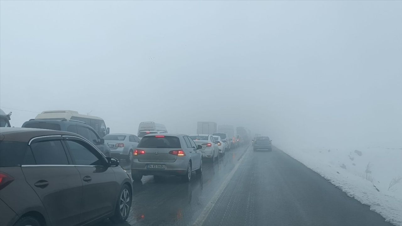 Bitlis'te 23 Aracın Karıştığı Zincirleme Trafik Kazasında 31 Yaralı