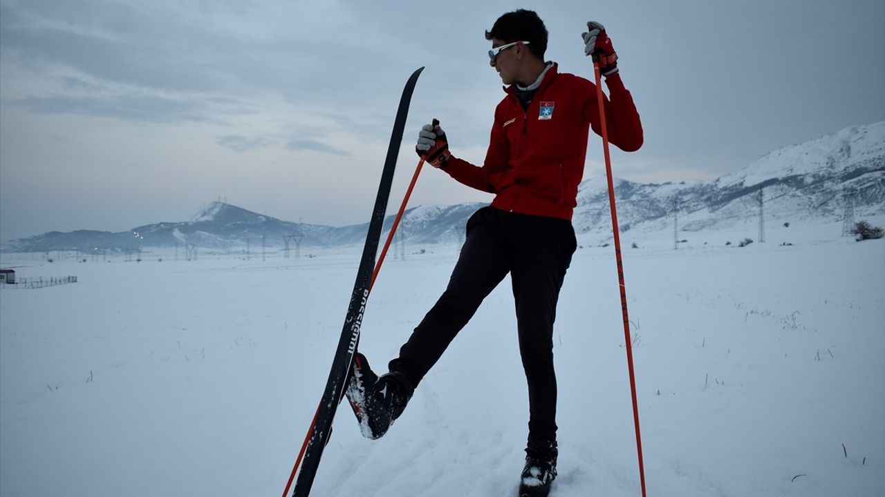 Bitlis'te Kayaklı Koşu Takımı Soğuk Hava Koşullarında Antrenmanlarına Devam Ediyor
