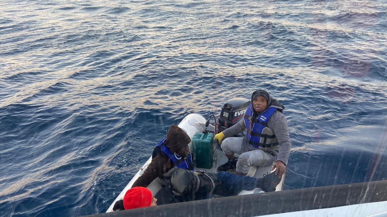 Bodrum Açıklarında 31 Düzensiz Göçmen Kurtarıldı, 3 Kişi Yakalandı