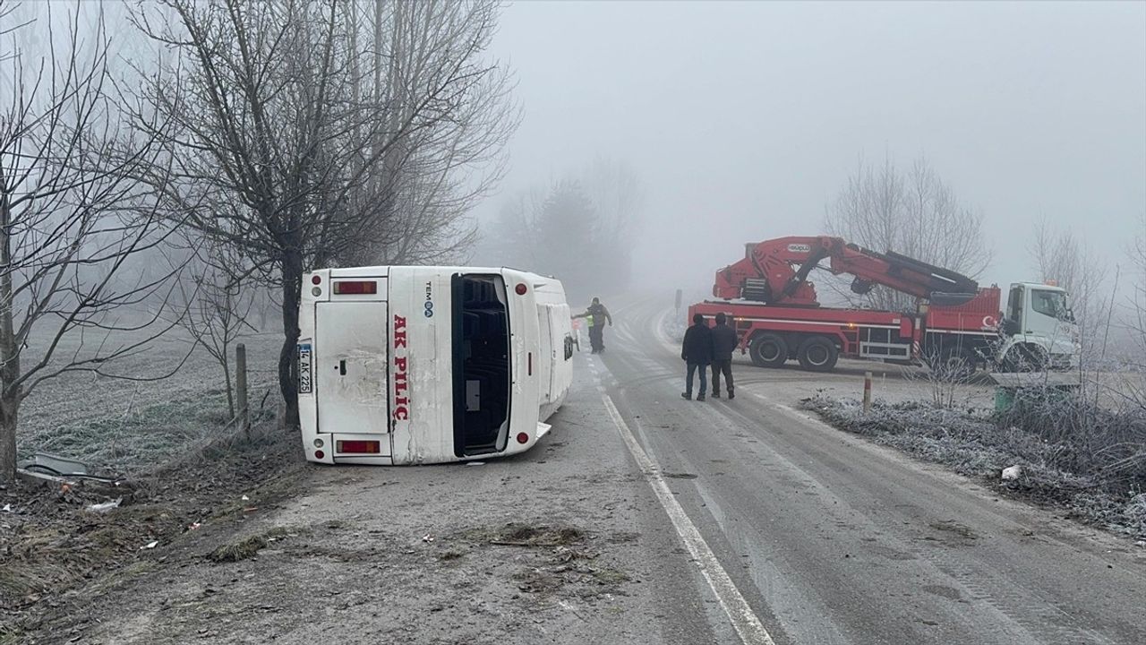 Bolu'da Midibüs Devrildi: 9 Yaralı