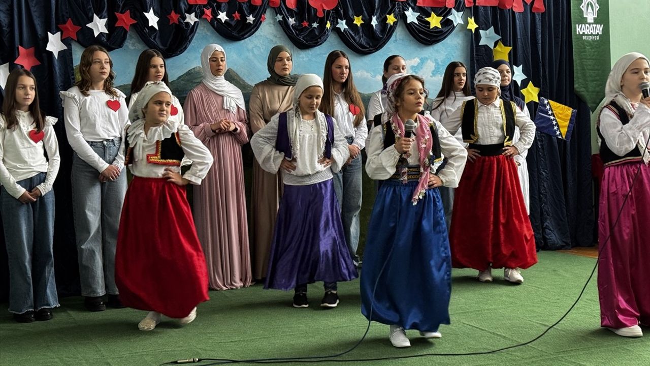 Bosna Hersek'te Türkçe Öğrenen Öğrencilere Kırtasiye Desteği