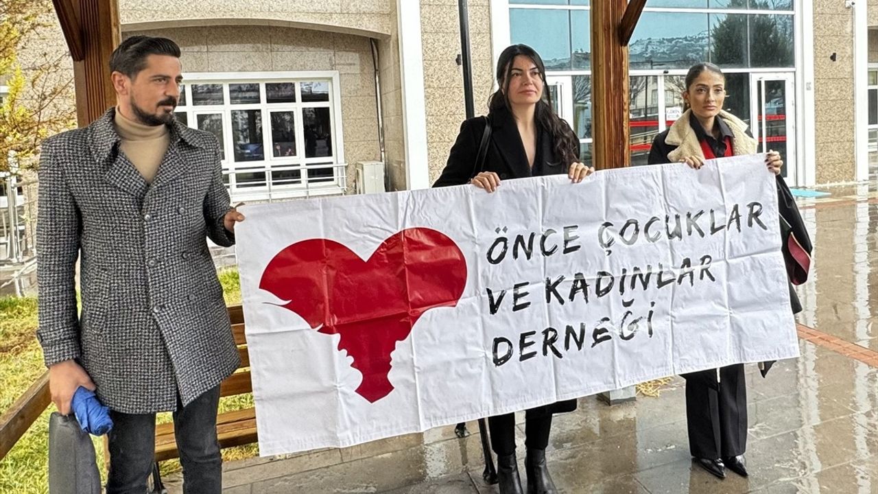 Burdur'da Kadın Cinayeti Davasında 9 Sanığın Yargılanmasına Başlandı