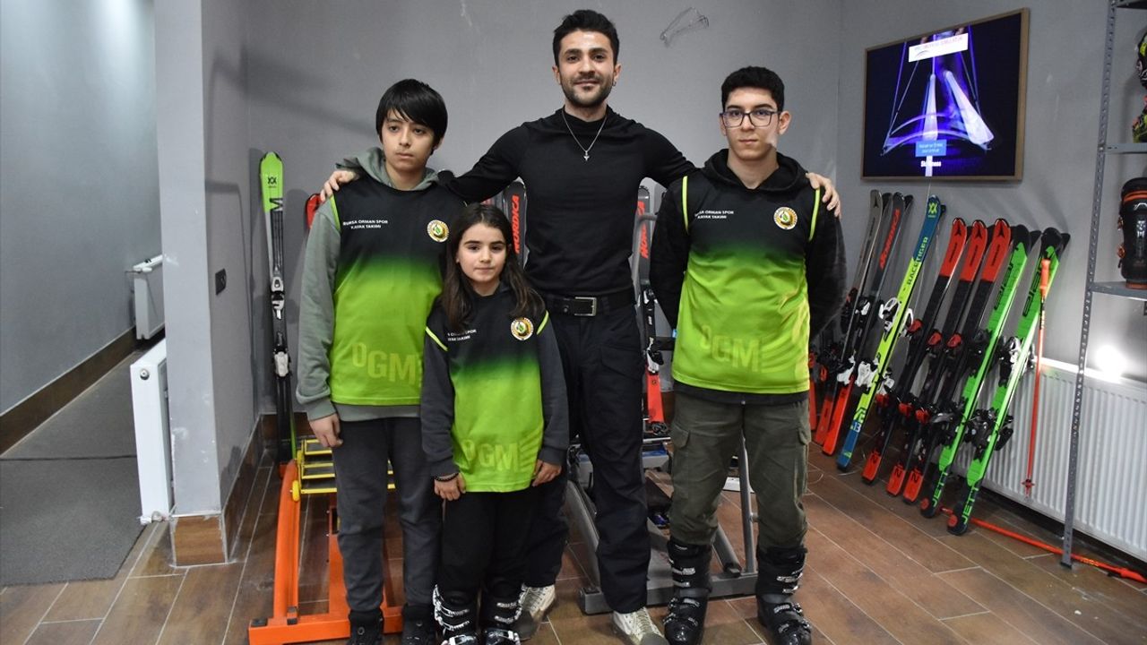 Bursa'da Çocuklar Simülasyonla Dört Mevsim Kayak Öğreniyor