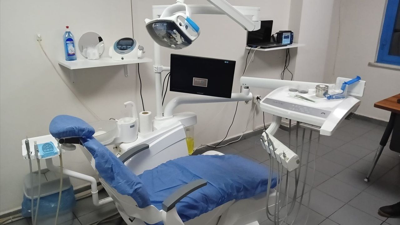 Bursa'da Kaçak Diş Kliniği Mühürlendi