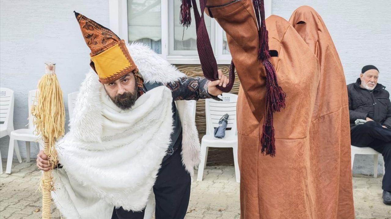 Bursa'da Lise Öğrencileri Kışı Karşılama Ritüelini Canlandırdı