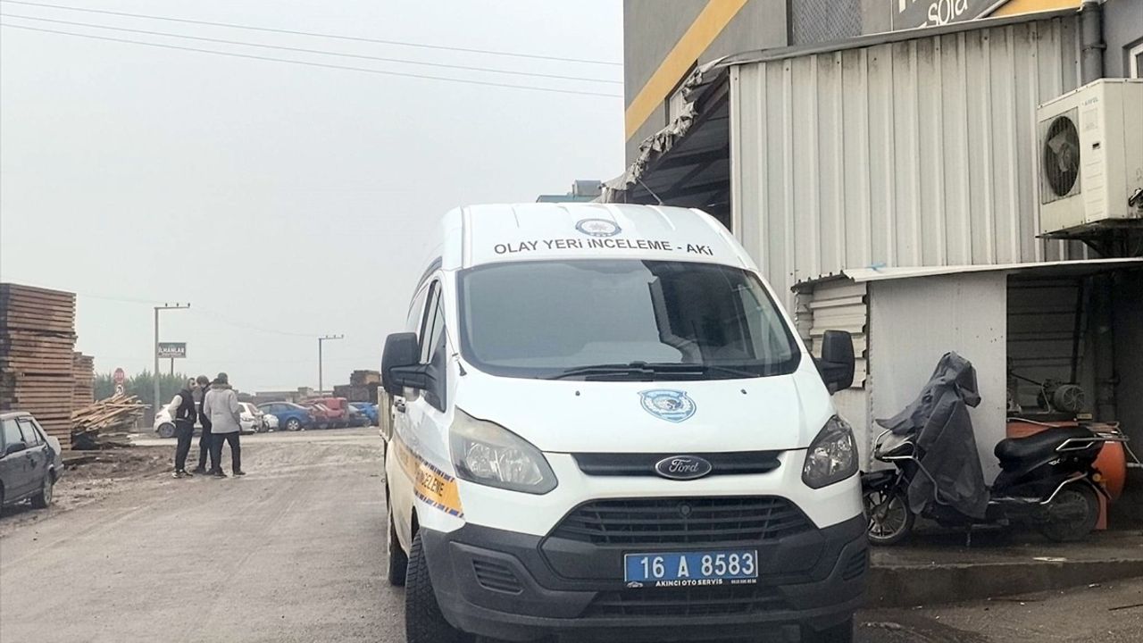 Bursa'da Mobilya Fabrikasında İş Kazası: Bir İşçi Hayatını Kaybetti